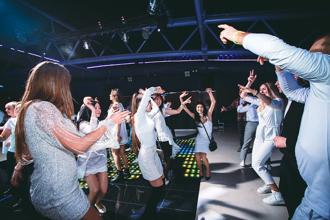 Вечірка з DJ